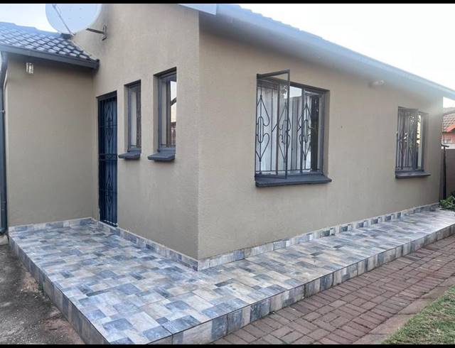 2 BEDROOM HOUSE FOR SALE IN CLAYVILLE